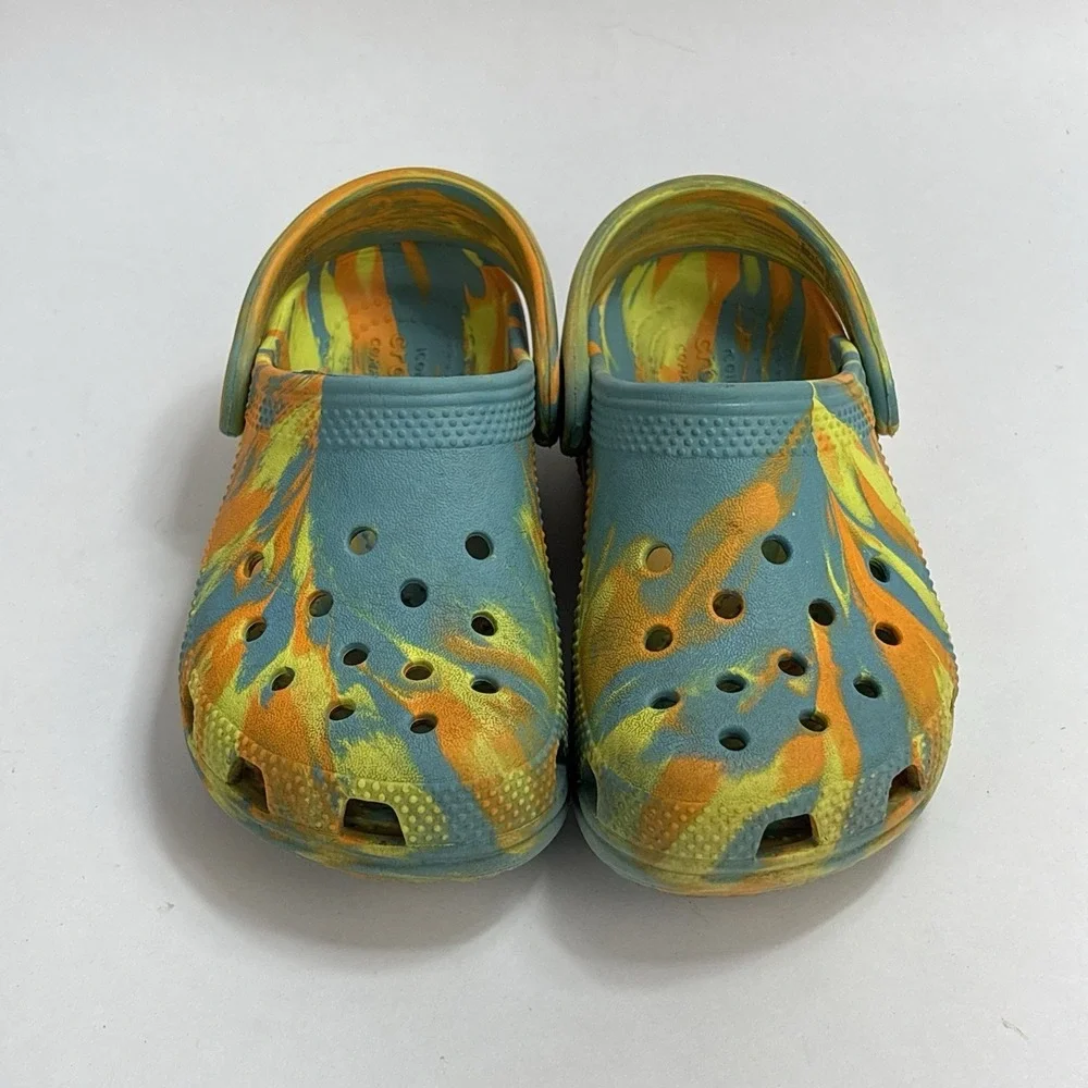 CROCS breathable outings shoe